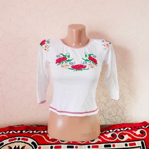 Embroidered children&#39;s shirt Christmas gift Traditional Ukrainian shirt for a girl