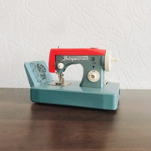 Vintage children&#39;s sewing machine Dnepryanochka USSR  original box