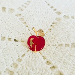 Vintage apple basket brooch from the USSR, vintage USSR, jewelry from the USSR, jewelry Gift for her