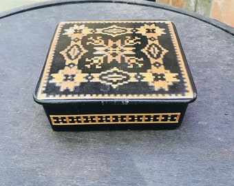 Wooden box Vintage USSR - Wooden box with straw ornament