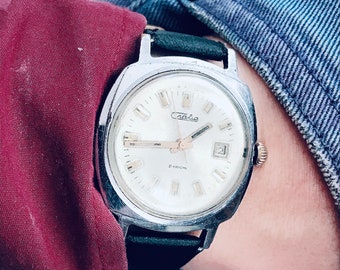 Collectible men's watch SLAVA jewels with calendar made in USSR Mechanical watch Glory