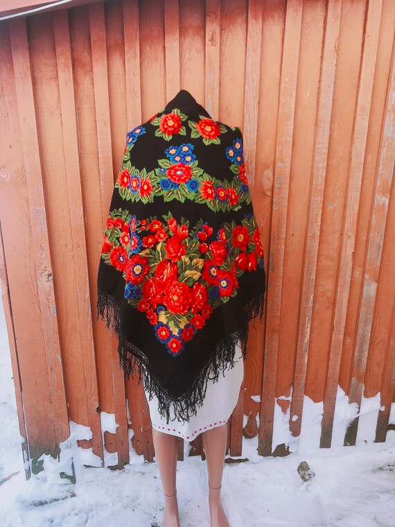 Vintage woolen shawl, Woolen floral shawl, Ukraini