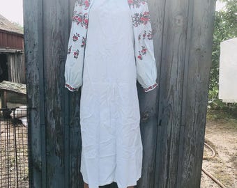 Embroidered dress Vintage Shirt Ukrainian Vyshyvanka Linen Handmade sorochka folk dress cross-stichVintageウクライナ 刺繍 boho style robe ukranian