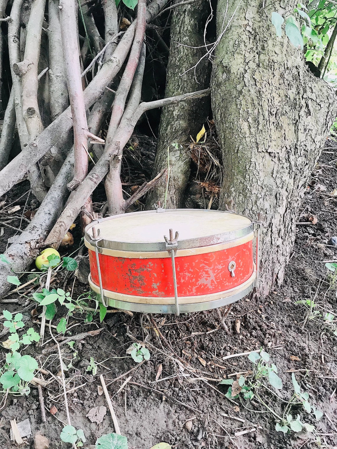 Old pioneer drum USSR. Old USSR drum, children's musical instrument, diameter. Vintage drum, foto 1 di 5