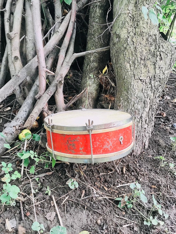 Old pioneer drum USSR. Old USSR drum, children's musical instrument, diameter. Vintage drum