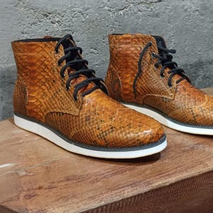 Bruine leren laarzen met python-slangenleersneakers