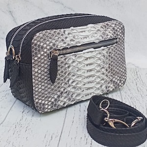 Schlangenhaut Sling Ledertasche mit doppeltem Organizer Fach