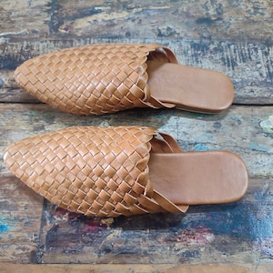 Handwoven Leather Mules: Soft Sole Women&#39;s Sandals