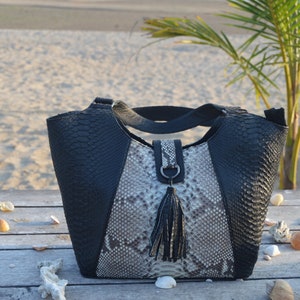 Black Python Leather Shoulder Bag - Trendy Women&#39;s Tote
