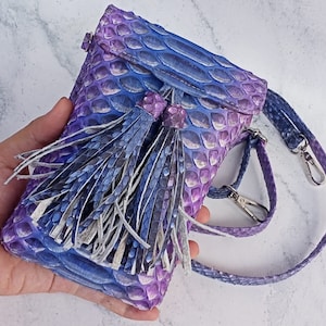 Schlangenhaut Handytasche mit langem Band und Fransen Quaste