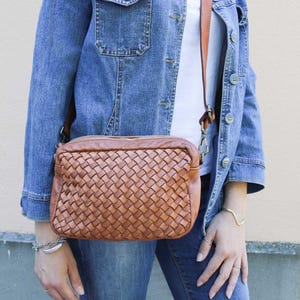 Fashionable Crossbody Leather Woven Bag