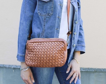 Fashionable Crossbody Leather Woven Bag