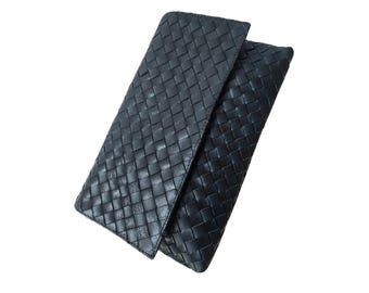 Boho-Inspired Handwoven Leather Clutch – A Statement Piece for Every Occasion