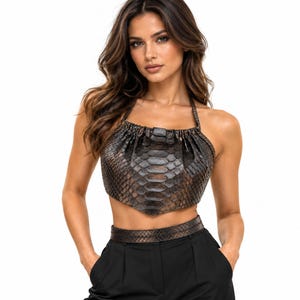 Top all'americana in vera pelle di pitone: crop top in pelle nera / outfit esotico per festival