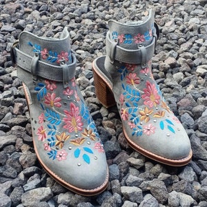 Embroidery Women Round Toe Ankle Boots