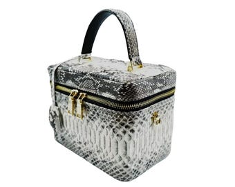 Stylish Toiletry Bag Organizer - Keep Your Makeup and Skincare Products in One Place