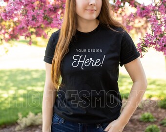 Mockup di t-shirt nera Bella Canvas 3001 (Download digitale)