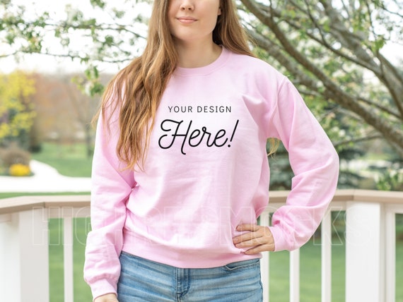 Gildan 18000 Mockup, Light Pink Sweatshirt Mockup, Gildan Sweatshirt  Mockup, Model Mockup, Lifestyle Mockup, 18000 Mockup Pink -  Canada