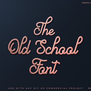 Op de afbeelding: Digitale download van het lettertype Old School, een roségouden lettertype in handschrift stijl. Het lettertype bevat hoofdletters en kleine letters, cijfers en meertalige tekens.