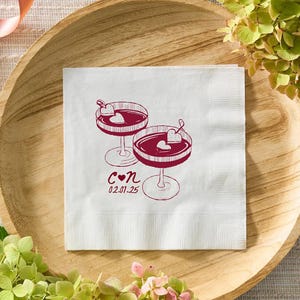 Gepersonaliseerde bruiloftsservetten met twee cocktails, monogram cocktailservetten voor verloving, jubileum, feest of diner