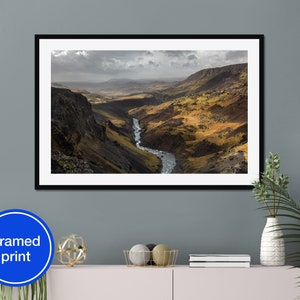 Stampa artistica incorniciata / Canyon in Islanda / Paesaggio nordico / Fotografia naturalistica / Arredamento minimalista / Pronta da appendere