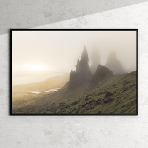 Kunstdruck. Alter Mann von Storr, Schottland. Dramatische Landschaft. Naturfoto (Museumsqualität)