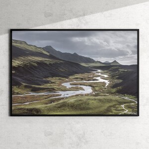 Stampa artistica Islanda / Valle negli altopiani islandesi / Immagine di paesaggio nordico / Fotografia naturalistica / Foto drammatica