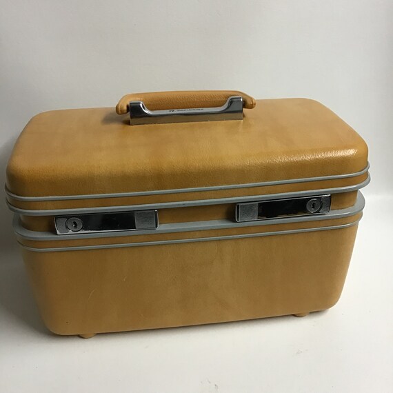 Samsonite Train Case Profile with Tray and Key Gem