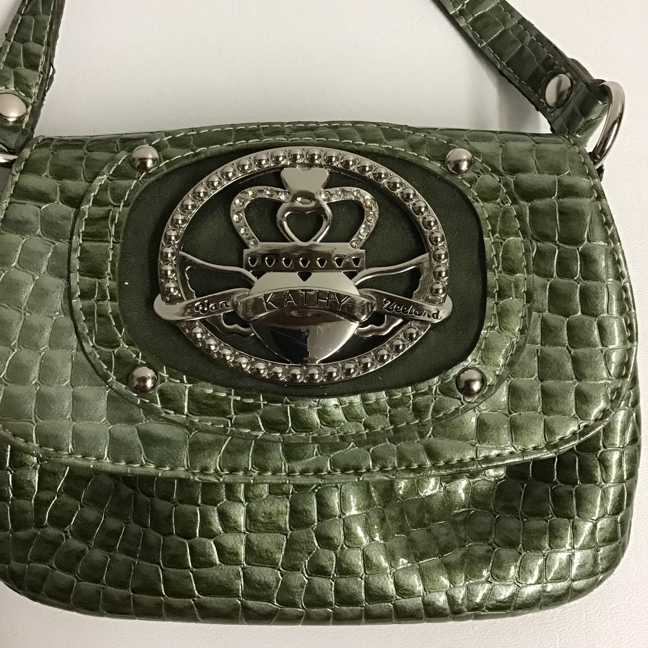 Kathy Van Zeeland Medusa Belt Shopper Fuchsia H41505 Purse Handbag | Style  & Grace Beauty Boutique