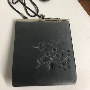 Kiss Clasp Evening Purse