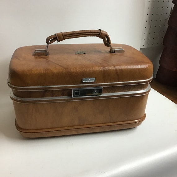 Airway Train Case with Tray Gem
