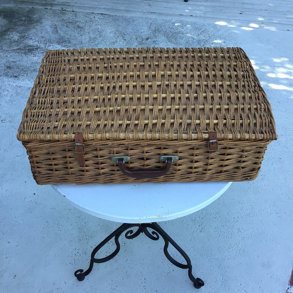 Coracle Wooven Picnic Basket
