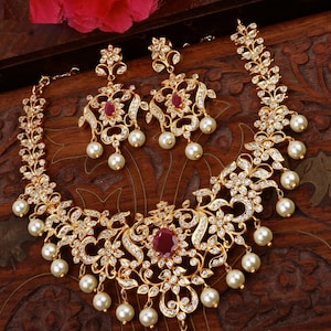Gold Polish CZ Stones Necklace Set /Sparkling Jewelry Ensemble/Perfect for Special Events/Sparkling CZ Stones Necklace Set in Gold Polish.