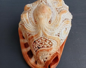 シェル彫刻が施されたヴィンテージカメオのブローチまたはペンダント