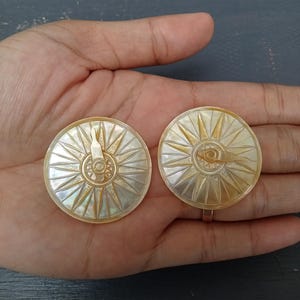 2 pcs carved Mother of pearl compass theme,real and natural sea shell