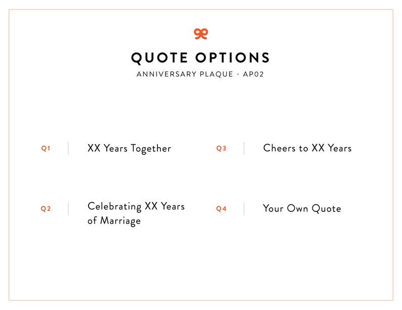 Op de afbeelding: Een witte kaart met zwarte tekst die vier opties beschrijft voor een gepersonaliseerde jubileumplak. De opties zijn: "XX jaar samen", "Viering van XX jaar huwelijk", "Proost op XX jaar" en "Uw eigen citaat".