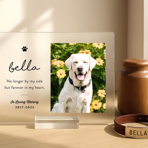 Custom acrylic pet memorial plaque with Labrador photo and engraved collar – personalized remembrance gift for dog loss.