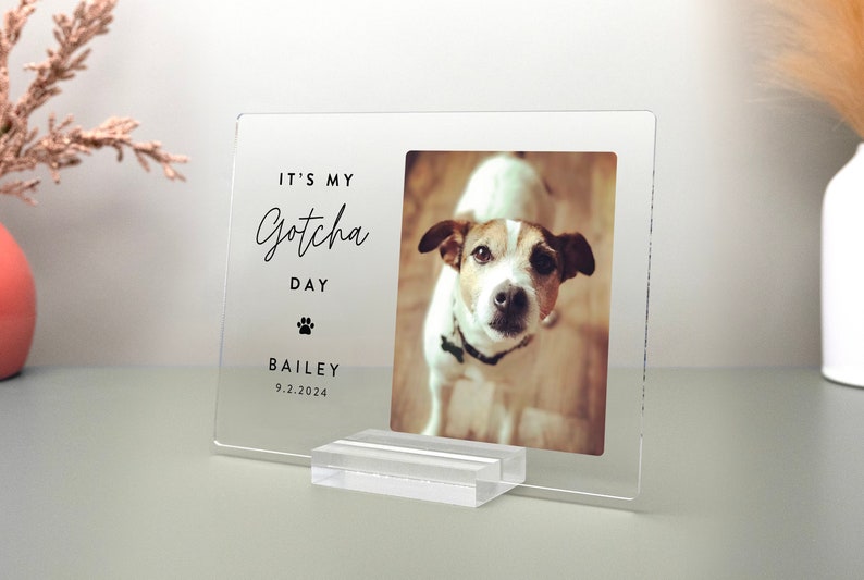 Custom pet adoption acrylic plaque celebrating a pet’s Gotcha Day. Designed with a sleek, modern look, it includes a sturdy acrylic base for tabletop display.