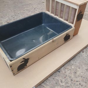 indoor/outdoor Rabbit feeder tray