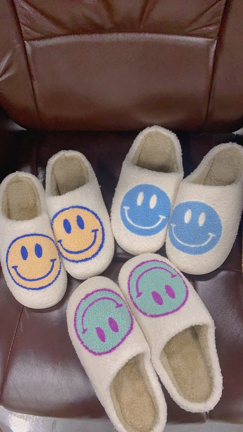 happy home slippers yellow the label