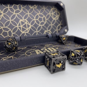 Estuche magnético portátil para dados: bóveda de viaje ligera RPG para miniaturas, lápices y accesorios de mesa