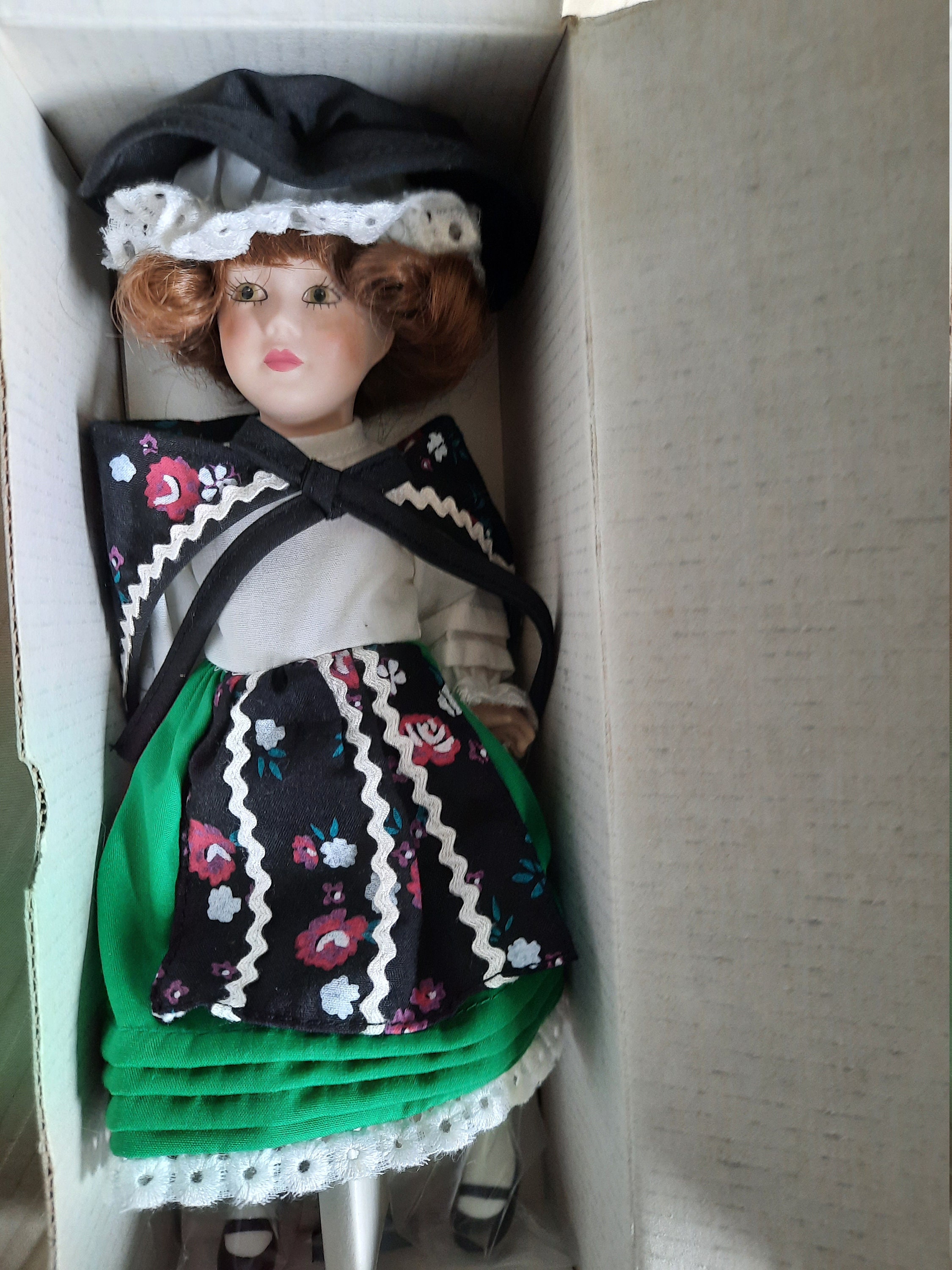 [Letter3 5] Danbury Mint Doll - y69i0ae