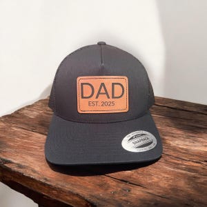 Dad Established Year Hat Personalized Dad Hat with Any Year New Dad Leather Engraved Snapback Yupoong Hat Father’s Day Cap Gift Ideas