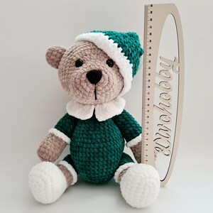 Virkad plyschnalle i pyjamas: Handgjord amigurumi-leksak bild 7