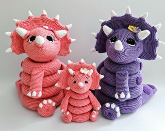 Gehaakt stapelspeelgoed in de vorm van een triceratops: handgemaakte dinosaurusdecoratie voor de kinderkamer