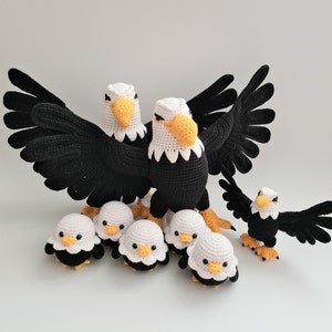 Gehäkelte schwarze Weißkopfseeadler-Familie, gehäkelte Weißkopfseeadler-Trio-Kombination, gehäkeltes Adlerspielzeug, gehäkeltes Adler-Autozubehör, gehäkelter Adler-Schlüsselanhänger