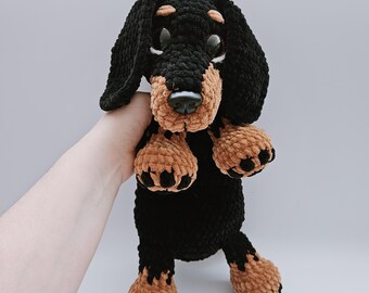 Peluche a forma di bassotto all'uncinetto - Peluche a forma di cane dal corpo lungo fatto a mano