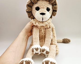Gehaakte pyjamahouder met leeuw: kinderkamerdecoratie