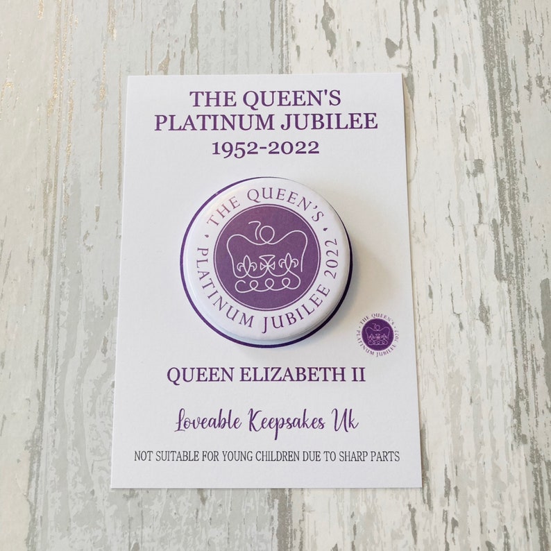 Queen Elizabeth Platinum Jubilee 2022 Badge, Queen Elizabeth 11 Pin Button Badge, Jubilee Gifts, Letterbox Gifts, Gifts For Schools 