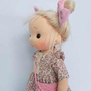Amy Inspiración muñeca Waldorf, Muñeca de algodón orgánico, muñeco bebé y muñecos para coleccionistas, muñeca de regalo, Arte y Muñeca imagen 6